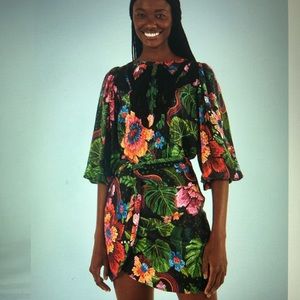 Brand new Farm Rio skirt “black blooming garden”. Size M.